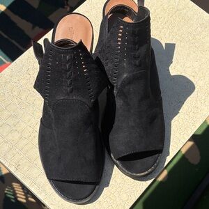 Universal thread black sandal heels 9